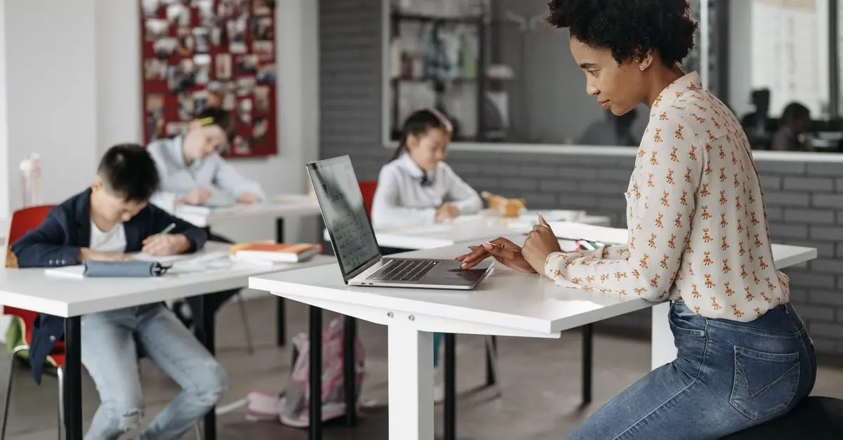 Cómo elegir la mejor plataforma de educación en línea